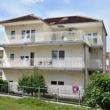 Annika Apartment